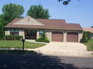 5 Gardenia Ct, Mount Laurel, NJ 08054