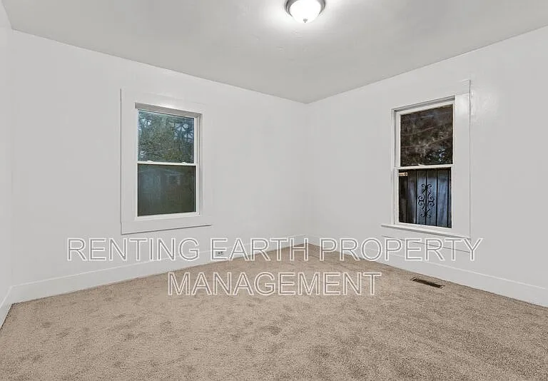 4732 Court S — Photo 11
