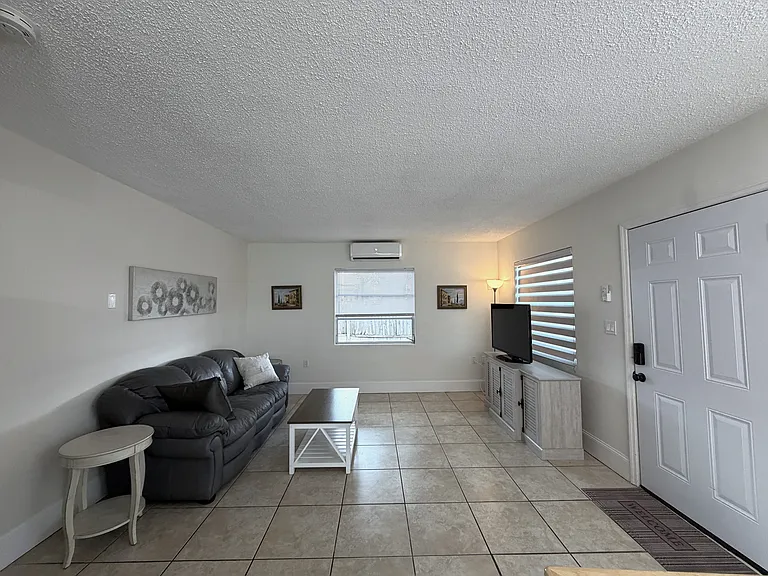 1196 Angle Rd #B — Photo 3