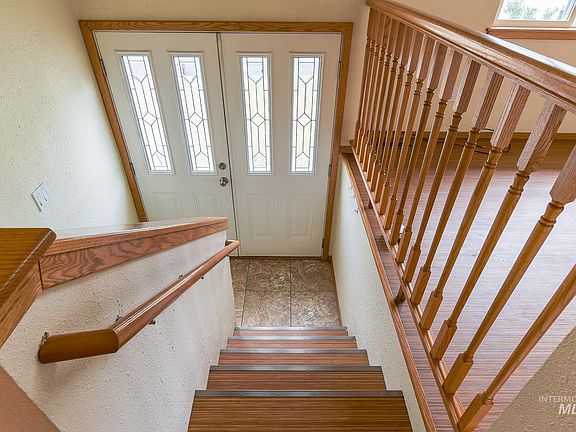 3rd image of 824 Kennedy St