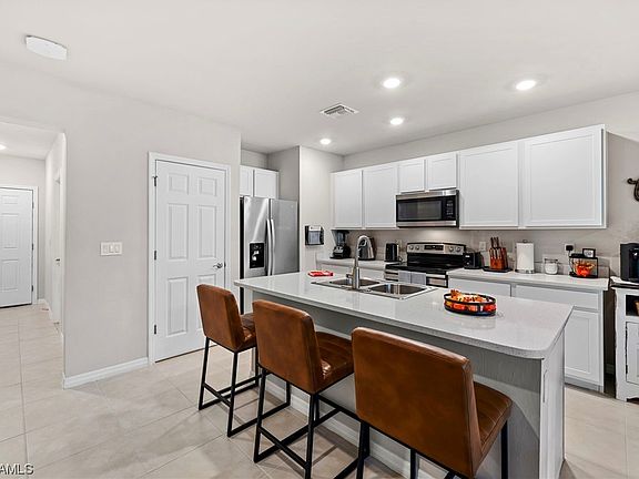 4th image of 15393 Wildflower Cir
