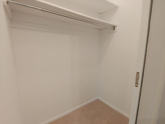 5th image of 538 W Hawthorne Pl #715