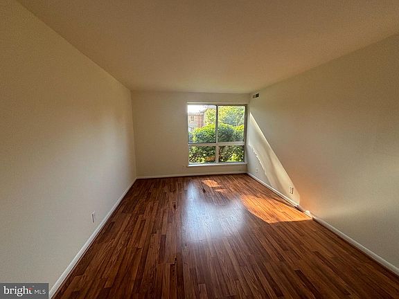 5th image of 3706 N Rosser St APT T2