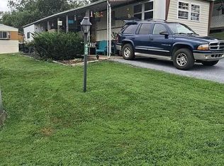 420 Holly Dr, Mount Wolf, PA