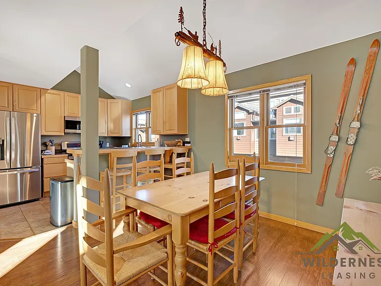 729B Meadow Dr — Photo 2