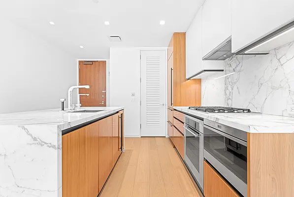 Rented by Keller Williams NYC | media 16