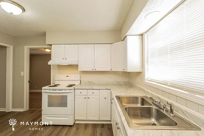 3 bed, 2.0 bath, 1272 sqft, $1,445 — Photo 3