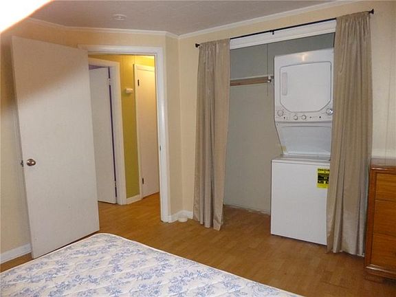4th image of 10 Holland St #2