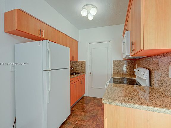 3rd image of 212 Phoenetia Ave #3
