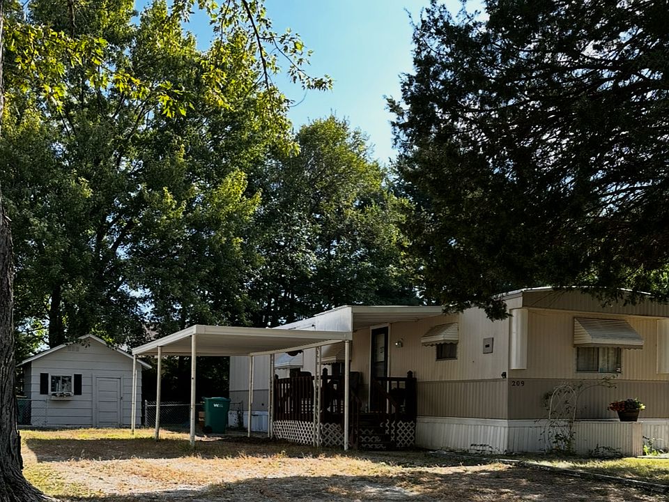 2nd image of 209 Meddows Ln