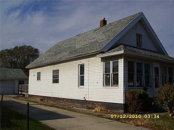 3rd image of 207 Osborne St