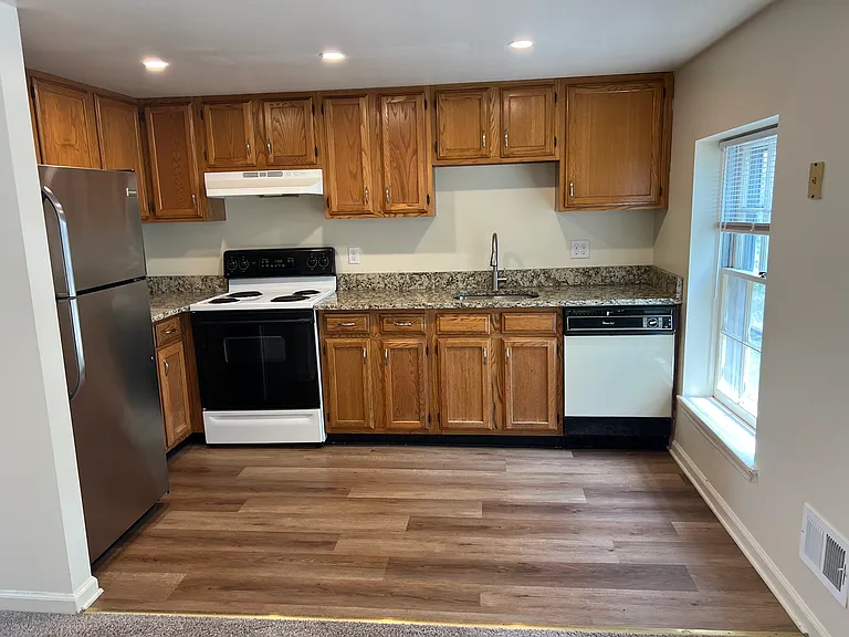 519 N West St #4 — Photo 4