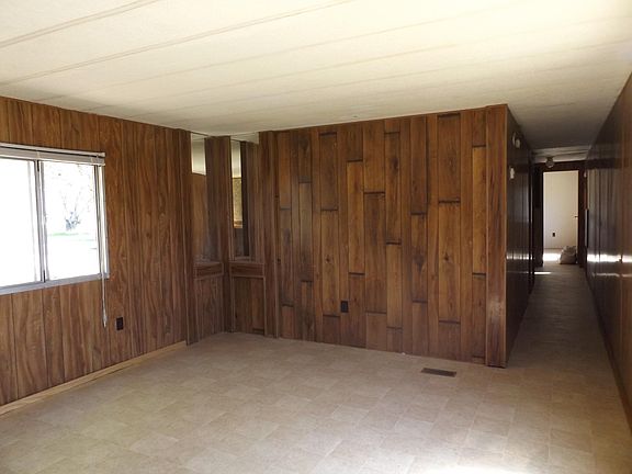 Living area into hall