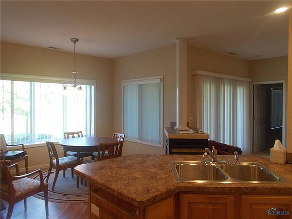 3rd image of 754 Fairway Dr