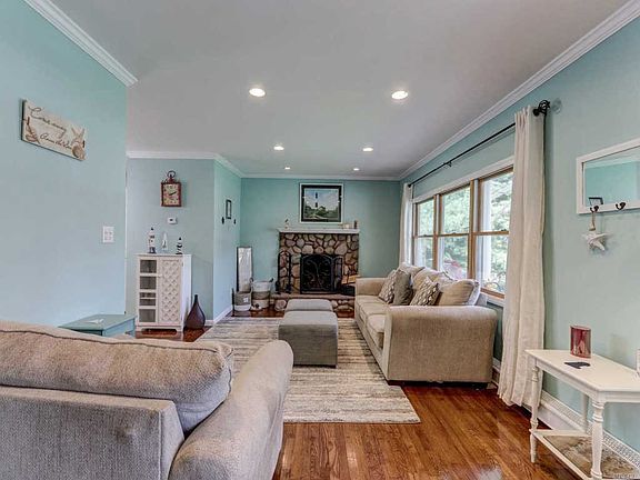 4th image of 146 Rollstone Ave