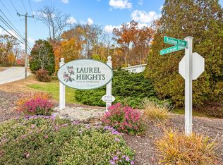 8 Rainbow Dr, Uncasville, CT 06382