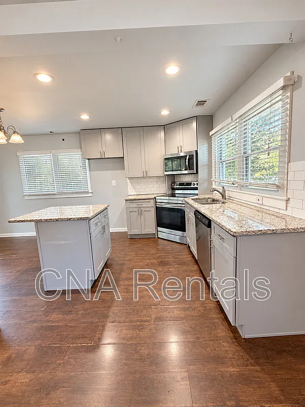 2 bed, 1.0 bath, 800 sqft, $1,795 — Photo 3