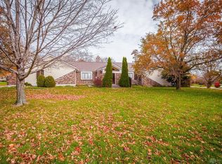 8900 Highlanders Ct, Springboro, OH 45066
