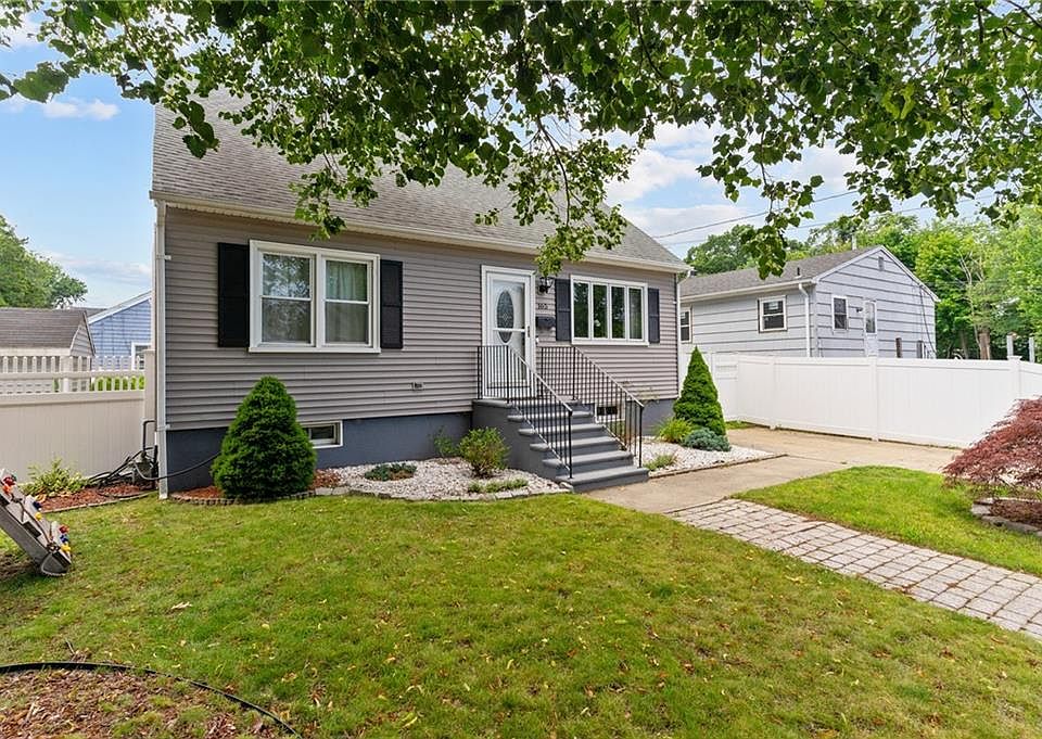165 Park View Blvd, Cranston, RI 02910 Zillow