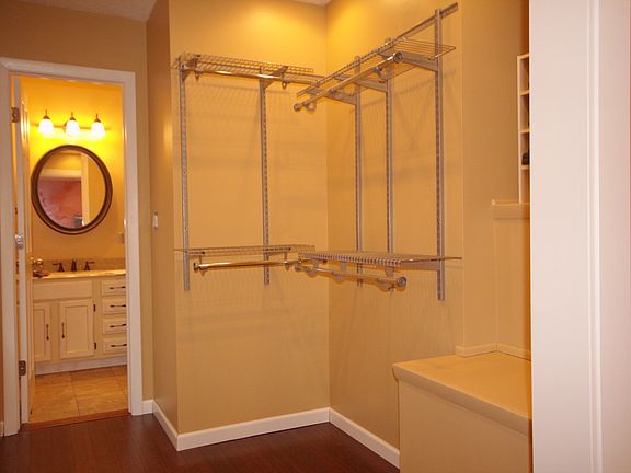 4th image of 277 Cliffview Dr