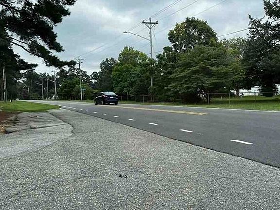 Exterior Neighborhood (street photo)