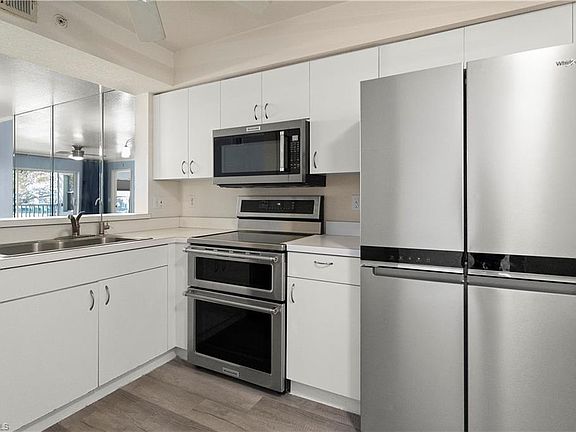 5th image of 9610 Victoria LN #D202