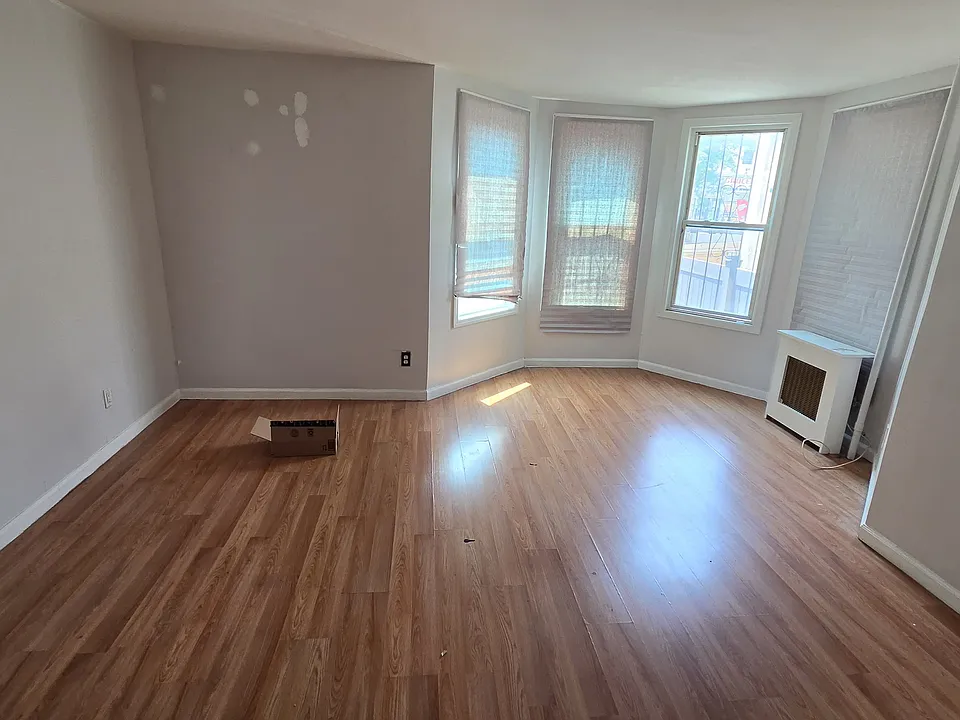 261 Verona Ave #1