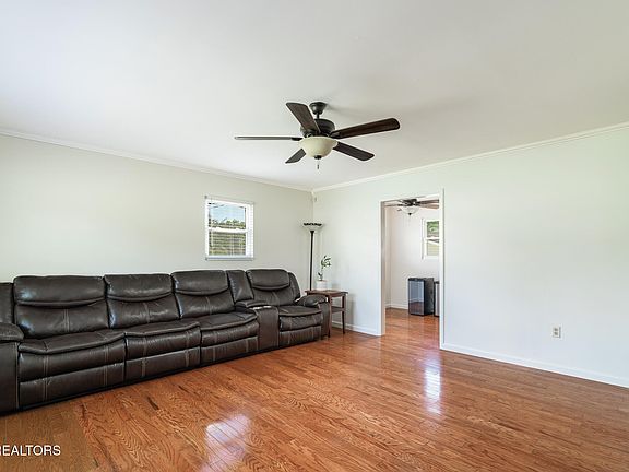 4th image of 8718 Gleason Dr