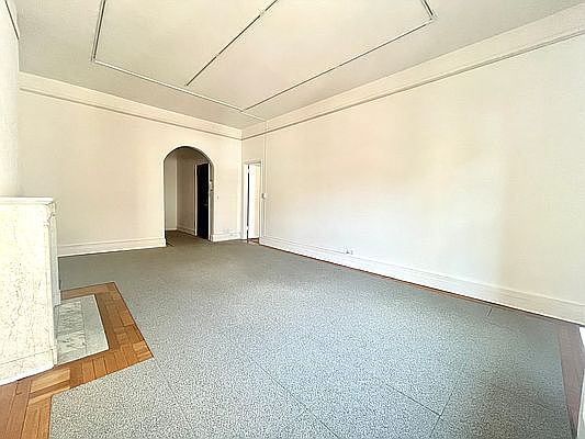 1st image of 16 E 71st St #1D