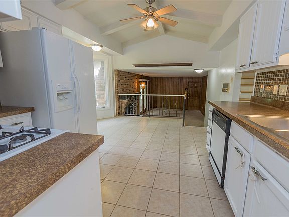 3rd image of 16838 Colony Dr