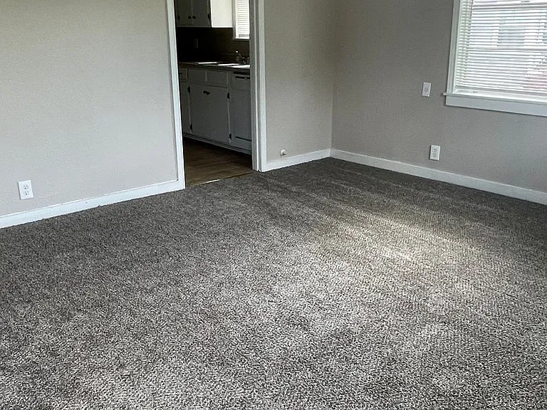 550 Loraine Cir — Photo 3