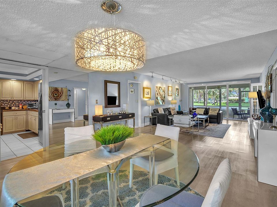 1st image of 400 Oaks Lane #115