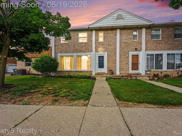 37592 Garden Ct, Westland, MI 48185