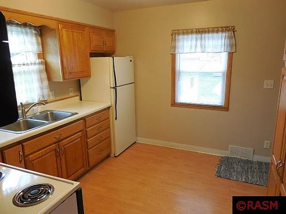 4th image of 221 Buck Ave NE
