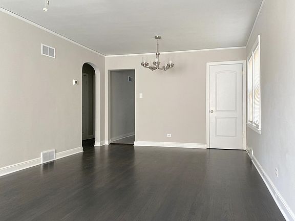 4th image of 9846 S Saint Louis Ave