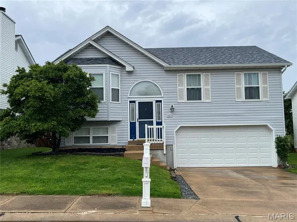 1819 Florine Ct, Saint Charles, MO 63303