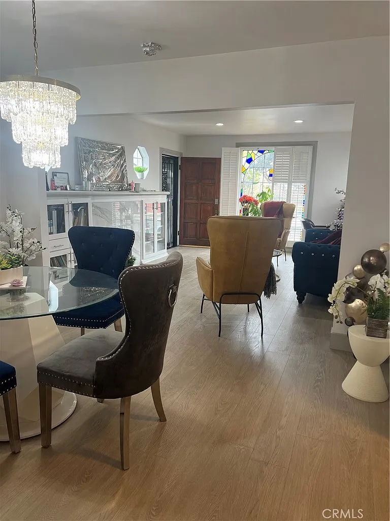 3 bed, 1318 sqft, $4,300 — Photo 3
