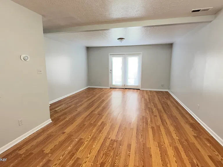 729 E Court Ave — Photo 2