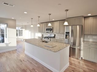 32 Pine St APT 3, Oxford, PA 19363