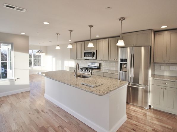 32 Pine St APT 3