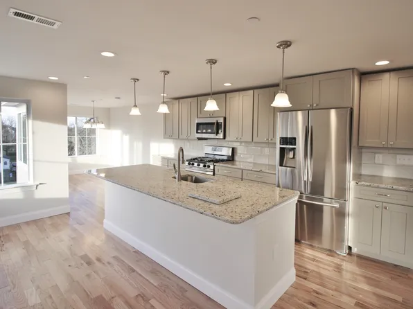 32 Pine St APT 3, Oxford, PA 19363