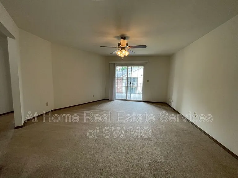 877 N 22nd St — Photo 3