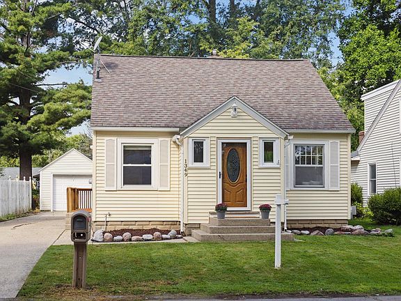 2nd image of 1349 Parkhurst Ave NW