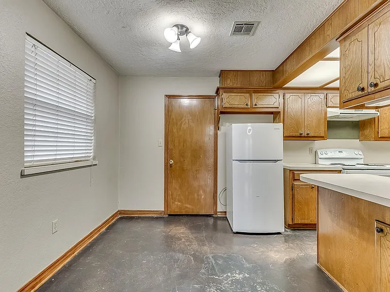 1518 E Boyd St — Photo 8