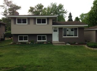 5005 Durnham Dr, Waterford, MI 48327