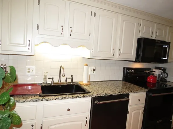 4 Old Stone Way #4, East Weymouth, MA 02189