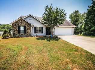 12 Taylor Dr, Cartersville, GA 30120