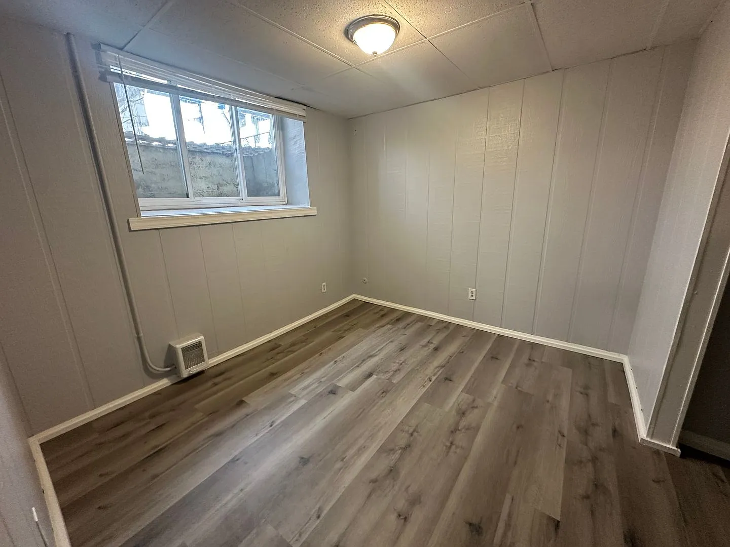 Cozy Cap Hill Studio Unit in Beautiful Converted Mansion- Great Location! Shared Yard! (Free 1st ... — Photo 4