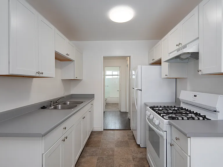 Stoneybrook Apartments — Photo 6
