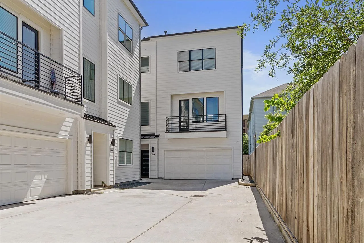 3 bed, 3.5 bath, 2408 sqft, $3,299 — Photo 4